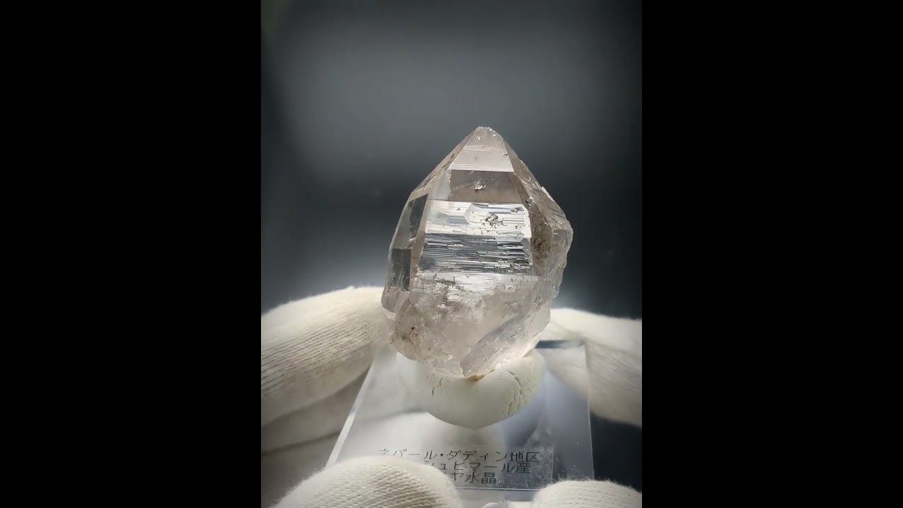 ヒマラヤ水晶オールドストック原石標本029 クリアなのに「色み」を