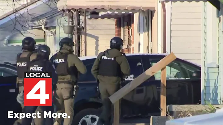 Woman in custody after deadly stabbing, standoff in Warren