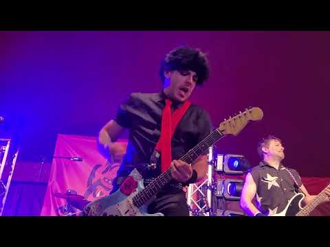 Dookie UK Green Day Tribute - 'Welcome To Paradise' (Featuring Andy Smooth)