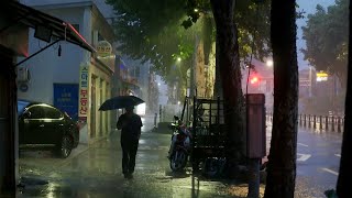 [Rain Walk] Early in the morning in Dongdaemun, Seoul, in heavy rain, I walked with romance.