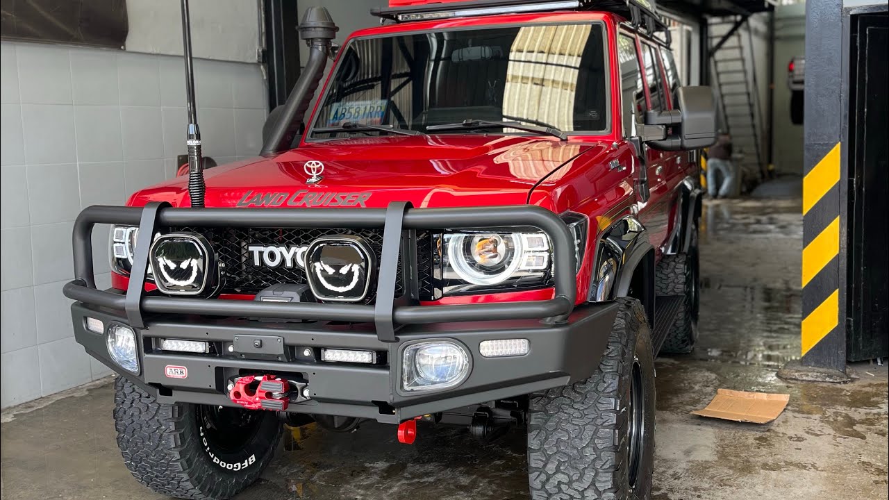 Equipación full en esta Toyota Land Cruiser serie 76, muchos accesorios nuevos y aquí se los muestro
