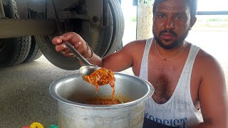 मिर्च लहसून प्याज़ टमाटर की चटनी राजस्थान ड्राइवर साहेब खाते हुए | daal baati &amp; chatni