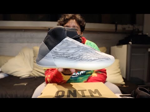 adidas Yeezy Boost Basketball Quantum Kanye West Sneaker.