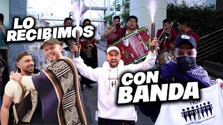 GRING0S BAILAN BANDA DE PUEBLO (En pleno Aeropuerto) | John Valverde