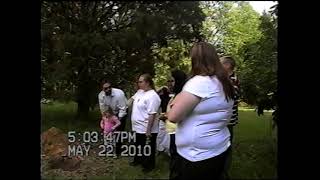 TOM WHITE&#39;S FUNERAL AT THE GRAVE SIDE.