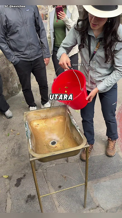 Cewek Itu Memperlihatkan Tempat Dimana Air Berubah Arah