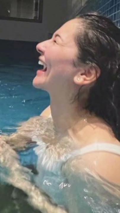 Hania Amir Summing Pool Video Viral #haniaamir #haniaamirdramas #shorts #showbizzone