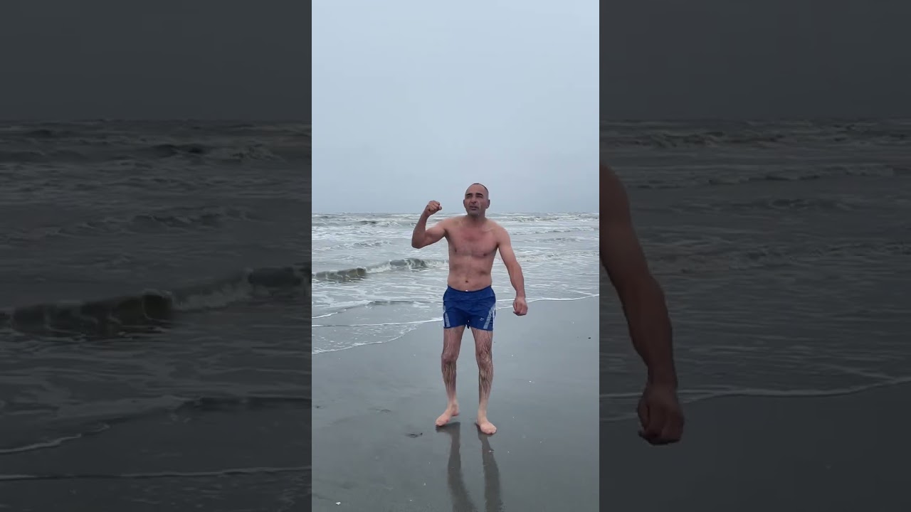 Pəhləvan Mahir Dəniz Temperatorunu ölçməyə gedir😁😁