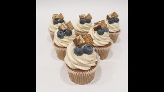 картинка: Морковные капкейки с карамелью  carrot cupcakes Кондитерская школа. Занятие № 7
