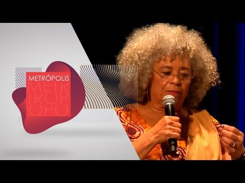 angela-davis,-ativista-americana,-reuniu-cerca-de-15-mil-pessoas-no-ibirapuera-|-literatura
