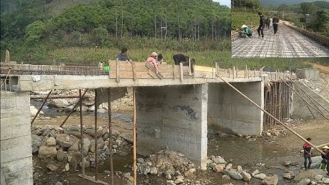 Cầu Khe Trang (T142)Lực lượng đông ghép be xong ván mặt cầu , kê kích sắt - chở cấp phối lấp đầu cầu