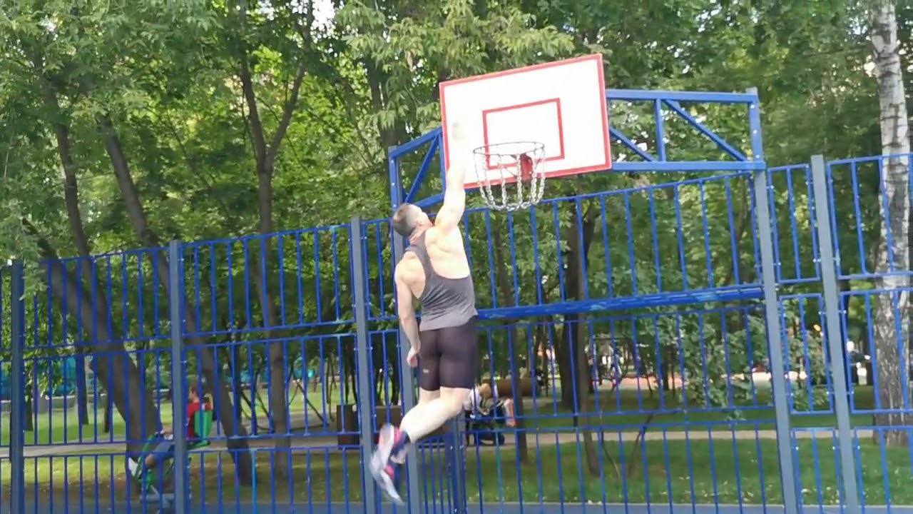 Забил сверху через месяц тренировок? My first dunk