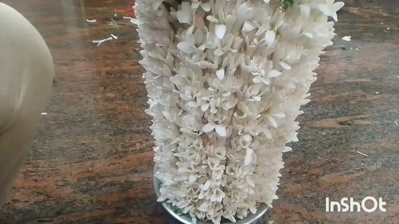 ತಂಬಿಟ್ಟಿನ ಆರತಿಗೆ ದೀಪಕ್ಕೆ ಸುಗಂಧ ಹೂವಿನ ಅಲಂಕಾರ  ಮನೆಯಲ್ಲಿಯೇ ಸ್ಟ್ಯಾಂಡ್ ಬಳಸದೆ thambiitu Arathi Deepa 