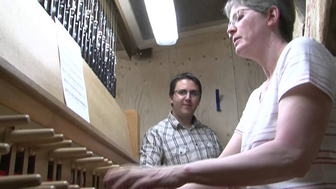 Compostelle chant des pèlerins ultreia au carillon de Villefranche de Rouergue YouTube Compostelle chant des pèlerins ultreia au carillon de Villefranche de Rouergue YouTube