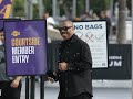 Eddie Murphy Brings the Laughs and Good Vibes to Lakers Game Arrival!