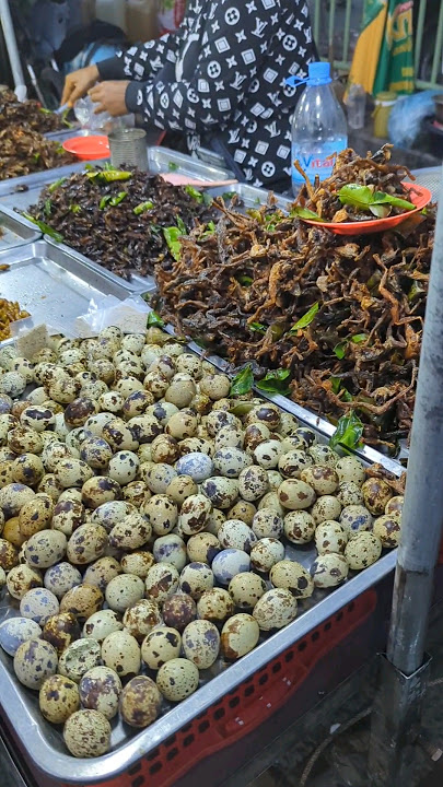 Street Food during Cambodia Water Festival #frfamilychannel #cambodia #waterfestival #kemboja