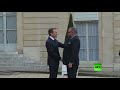 لحظة استقبال الرئيس الفرنسي ماكرون للملك المغربي محمد السادس