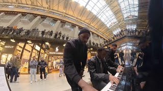 Spontaneous Coldplay medley draws large crowd at the street piano | Fix You/Clocks (6 hands) by Karim Kamar 27,107 views 1 year ago 4 minutes, 3 seconds