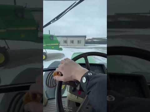 Трактор John Deere 6910 2000 - відео 1