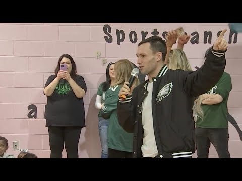 Eagles Wide Receiver Surprises Students at Performing Arts Charter School