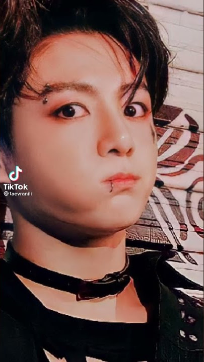 [BTS] TAEHYUNG LIP PIERCING?!?!?!