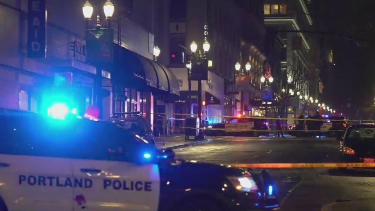 Man found dead on sidewalk in downtown Portland - YouTube