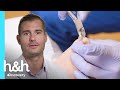 Dr. Brad examina pies de un paciente muy ansioso | Los pies me están matando | Discovery H&H