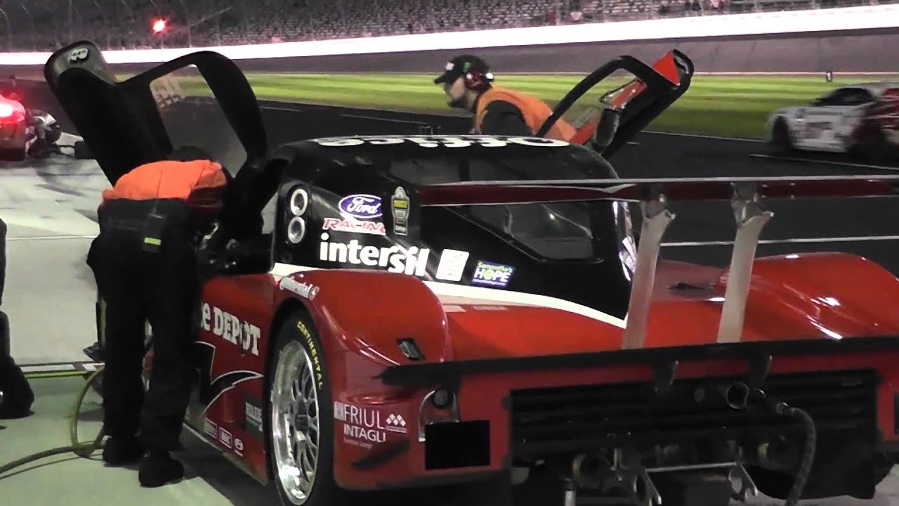 Doran Racing Rolex 24 at Daytona Hour Six Pit Stop