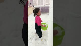 Mandi Bola Bareng Mamah Part 1