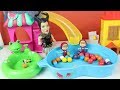 Masha Ve Küçük Cadı Kurbağa Havuzda Oyun Oynuyor Eğlenceli Çizgi Filmler