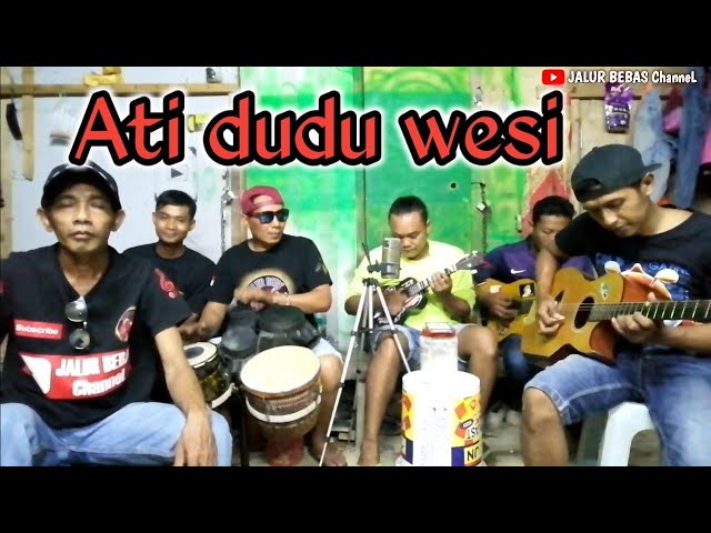 ATI DUDU WESI||cover pengamen||anak rantau TKI Malaysia class=