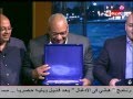 بوضوح - عمرو الليثي يهدى درع قناة الحياة لــ اسرة فيلم " كلب بلدي "