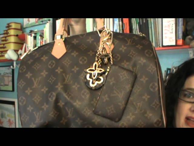 Unboxing/Reveal & Close up of My first Louis Vuitton Bag Charm! Fleur de  Monogram chain💗 