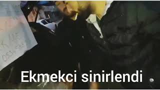 Sinirlediri ekmekciyi Resimi