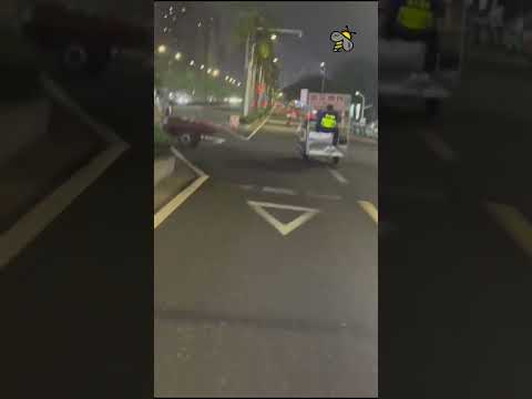 广西南宁街头城管抓小贩，上演“生死时速”场景（2026.04.09）