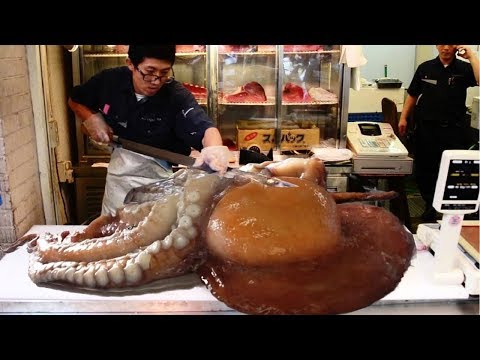 amazing-giant-octopus-cutting-skill-in-japan-and-octopus-processing