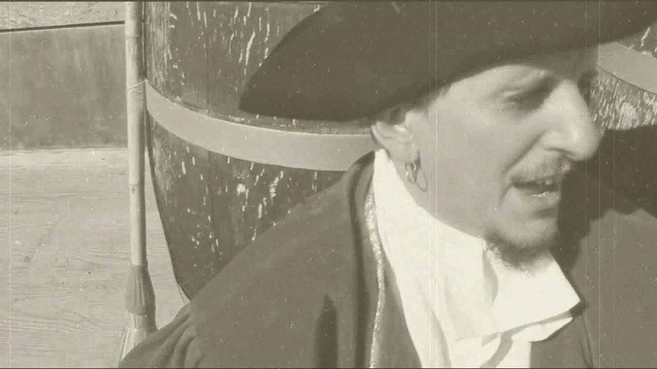 HOJARASCA - PIRATA (VIDEOCLIP OFICIAL)