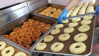 Çikolatalı Donutlar Ve Kremalı Donutlar - Kore Donutları Dükkanı