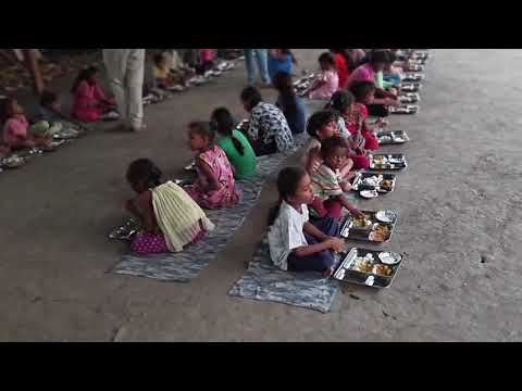 નાના બાળકોને જમણવાર