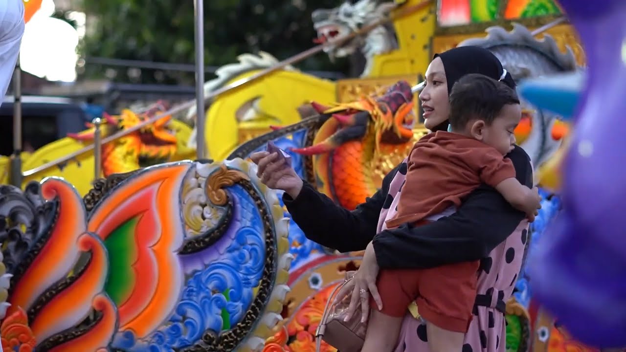 Waktu ku kecil hidupku amatlah senang Naik Odong odong Bersama Bunda