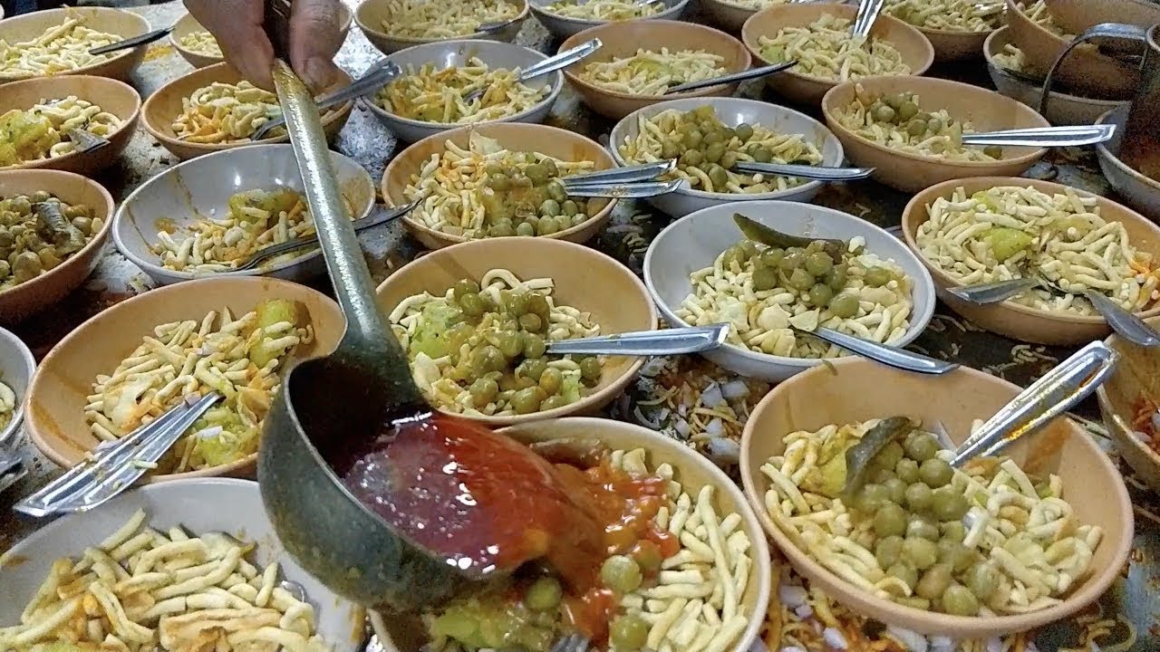 King of MISAL PAV | 500 PLATES of Misal Pav Every Day | Indian Street Food | Aamchi Mumbai