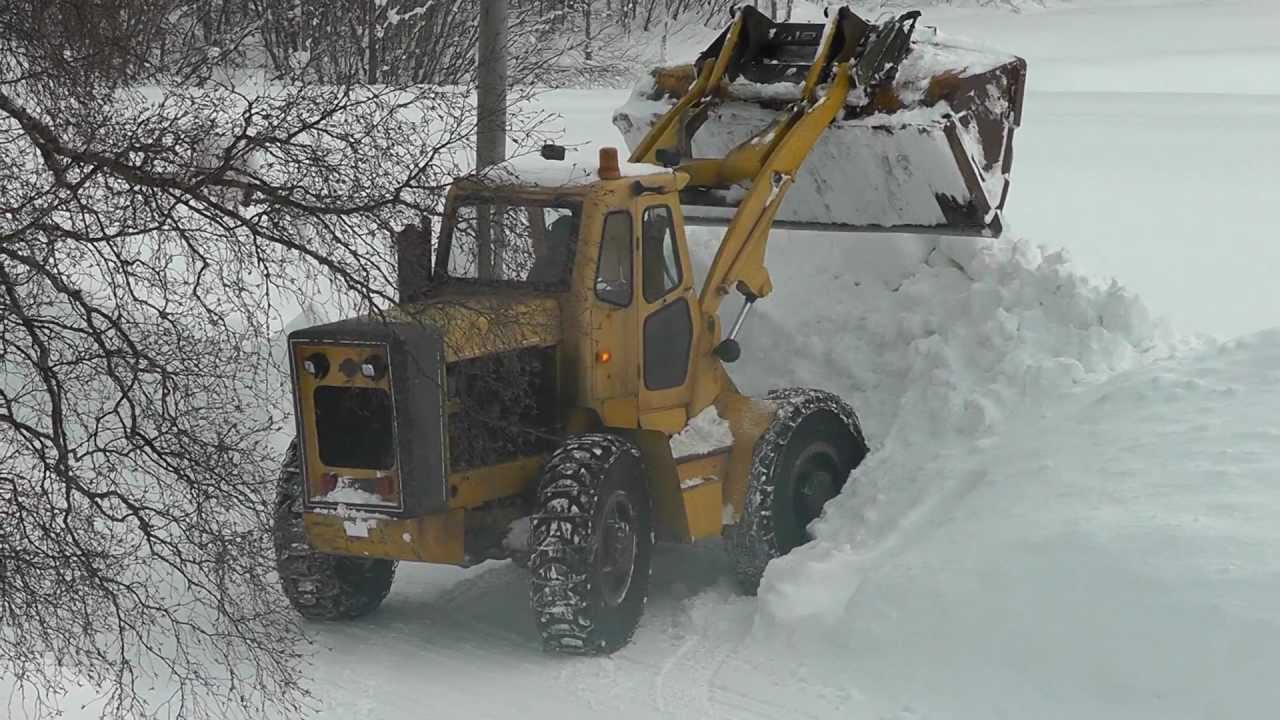 Asj Parca clearing some snow 1/2