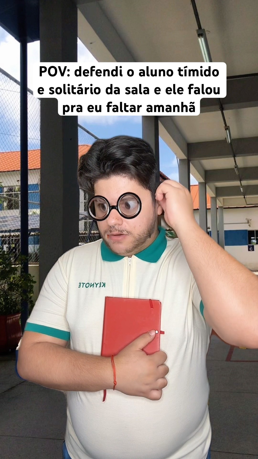 DEFENDI O ALUNO TÍMIDO E SOLITÁRIO DA SALA E ELE FALOU PRA EU FALTAR AMANHÃ