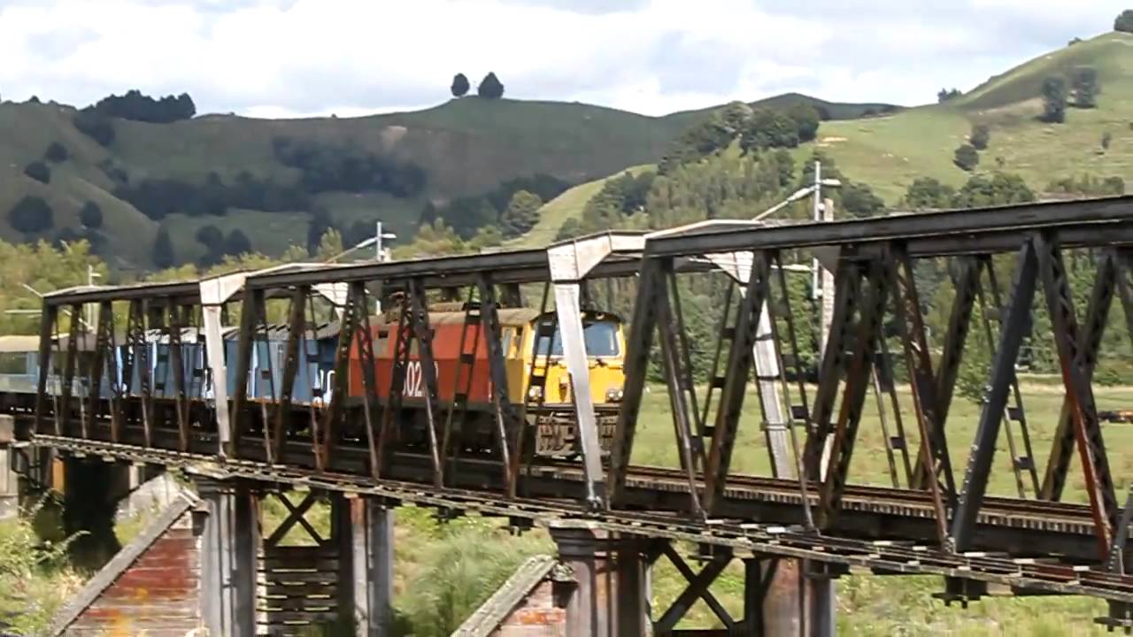 Friendly KiwiRail LE On Train 200 Whanganui River Bridge South Of friendly-kiwirail-le-on-train-200-whanganui-river-bridge-south-of