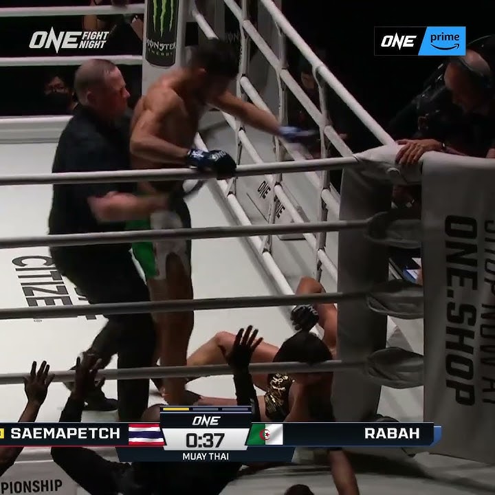 SHOCKER 😱 Mohamed Younes Rabah KOs Saemapetch after a wild first round!