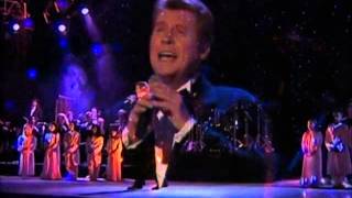 Video thumbnail of ""O Holy Night" - Michael Crawford W/Trans-Siberian Orchestra"