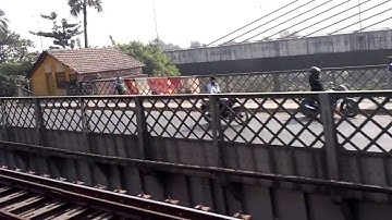 Crossing the Vivekananda Bridge over Ganges