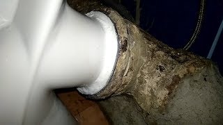 видео Подсоединение унитаза к канализации. Инструкции.