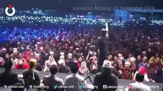 Tes Kekompakam Jamaah Di Ngaji Bareng Cak Nun Di Lapangan Asrikaton Kec Pakis Kab Malang