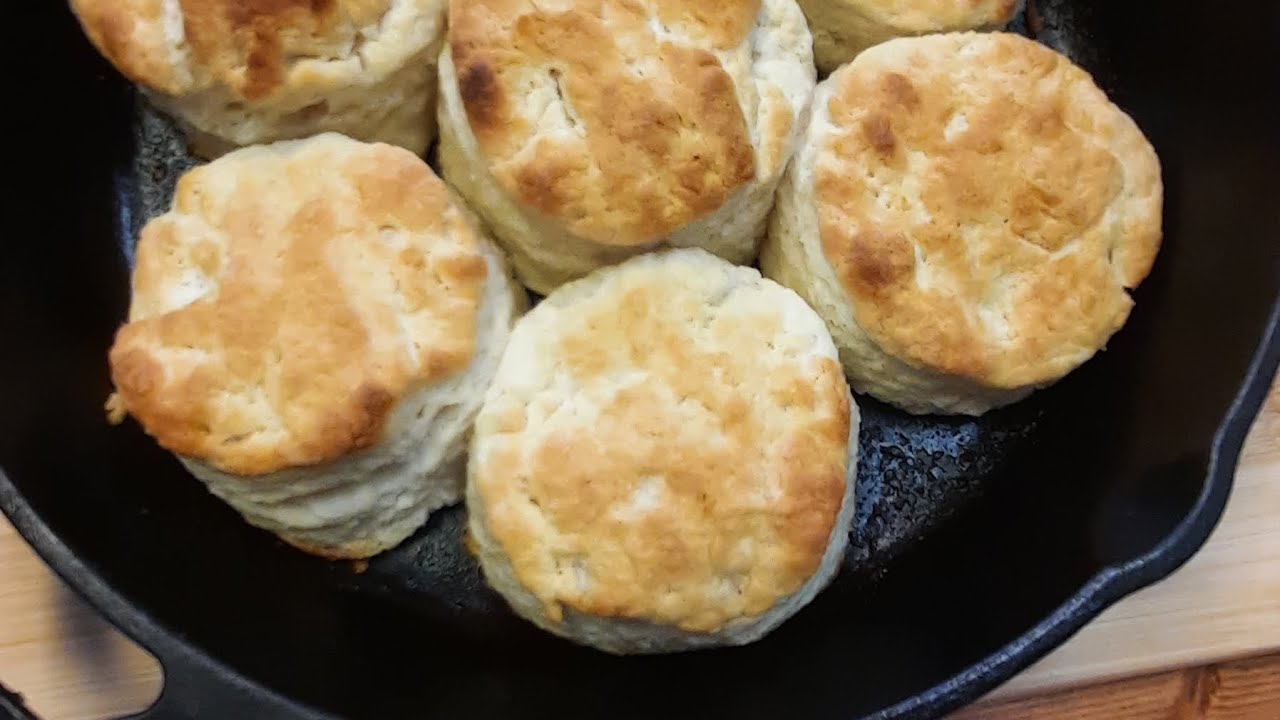 HOMEMADE BISCUITS!!                       #biscuits#homecooking #brendaganttbiscuits #subscribers 
